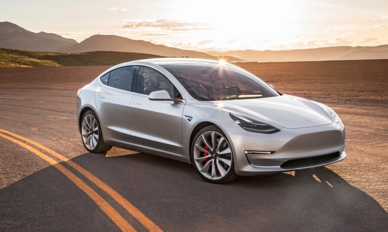 特斯拉Model 3官图公布: 配15英寸大号iPad